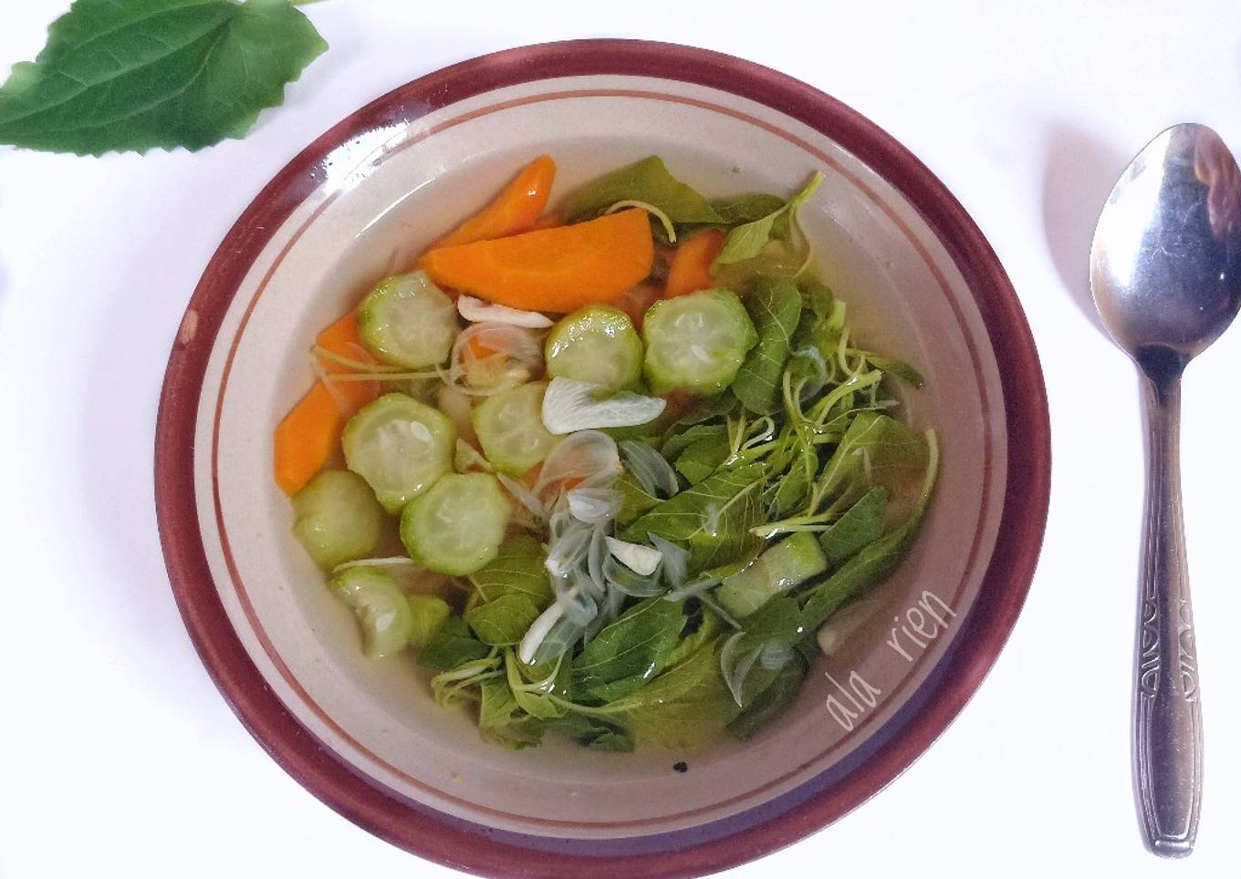 Resep Sayur Bening Bayam, Wortel dan Gambas Anti Gagal