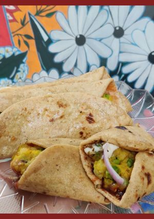 A picture of Aloo rajma rolls.