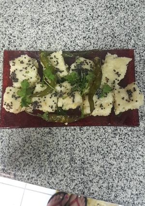 A picture of Suji dhokla(white khatta dhokla).