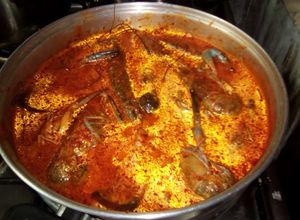 Una foto de Langostinos al guajillo con arroz morizqueta