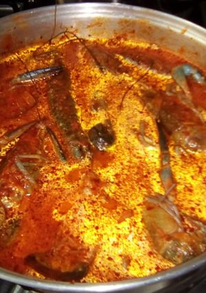 Una foto de Langostinos al guajillo con arroz morizqueta