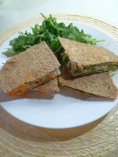 Una foto de Quesadillas de aguacate y calabaza