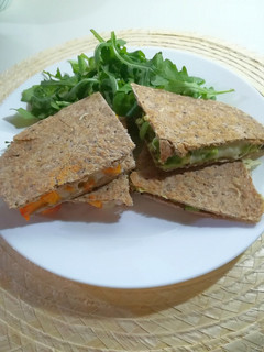 Una foto de Quesadillas de aguacate y calabaza