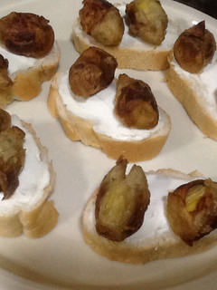 Una foto de Montadito de queso Philadelphia con crujiente de alcachofa