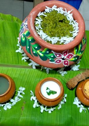 A picture of Spinach Khichdi with 3 tangy chutney.