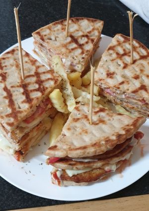 Φωτογραφία της συνταγής Club sandwich αλλιώτικο! Με burger γαλοπούλας! ❤🍔
