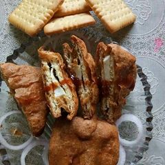 A picture of Biscuits Sandwich Paneer pakorda.