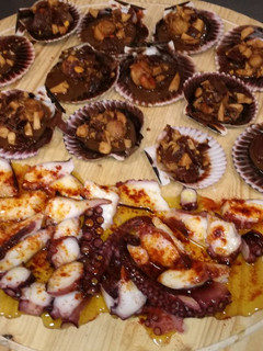 Una foto de Pica pica de pulpo y zamburiñas