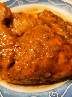 Una foto de Pollo asado con leche de coco, curry y salsa Yakiniku