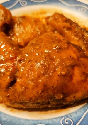 Una foto de Pollo asado con leche de coco, curry y salsa Yakiniku