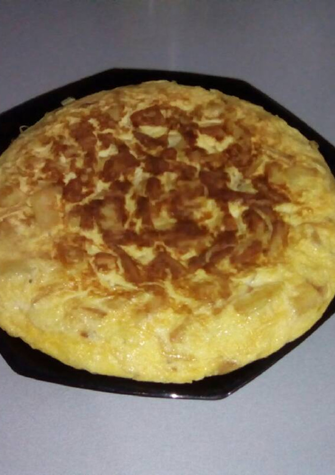 Una foto de Tortilla patata con cebolla caramelizada
