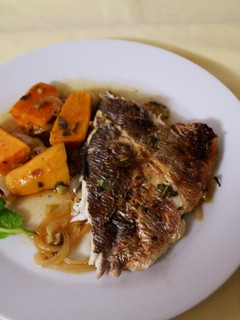 Foto de Dourada Assada com Batata Doce