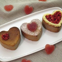 A picture of Raspberry cupcake with white chocolate.