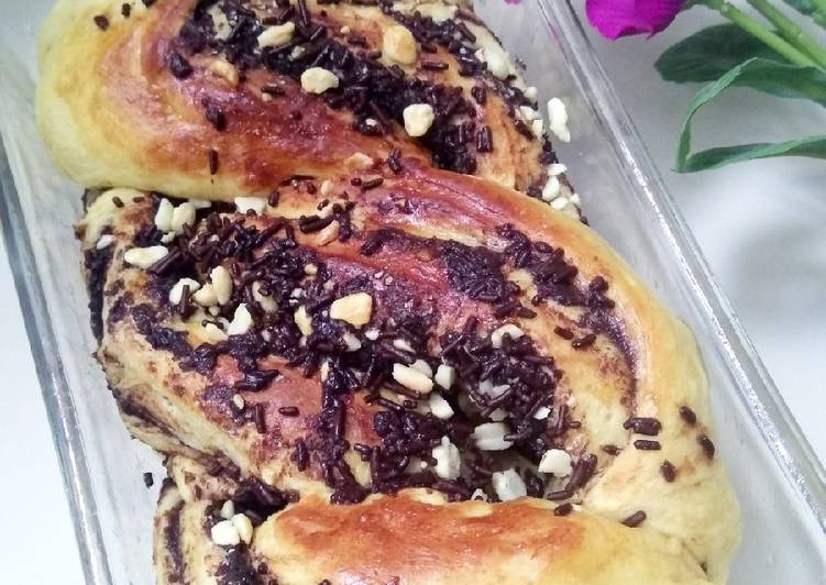 Resep Oatmeal Chocolate Jam Peanuts Babka, Lezat