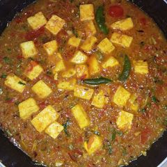 A picture of Matar paneer.