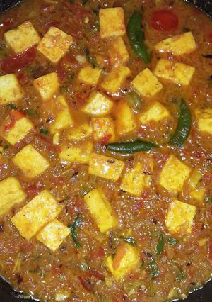 A picture of Matar paneer.