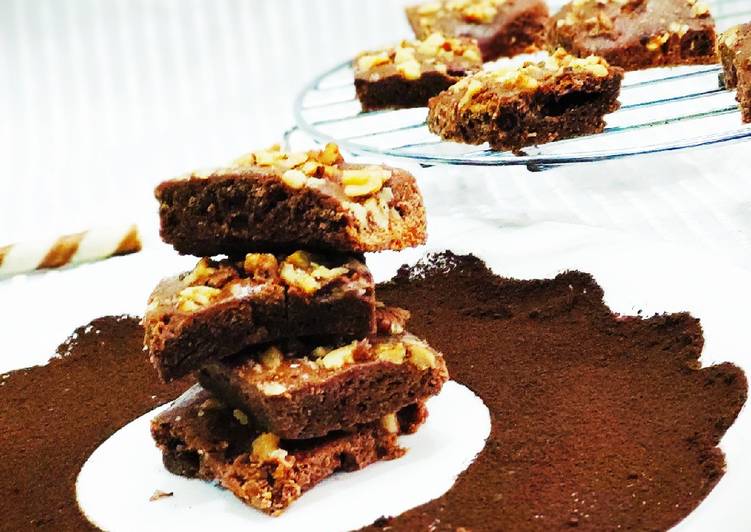 Walnut spiced brownie