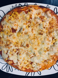 Una foto de Pizza de pollo y kebab