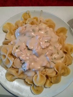Una foto de Salsa blanca con pollo
