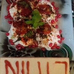 A picture of Dahi bhalla.