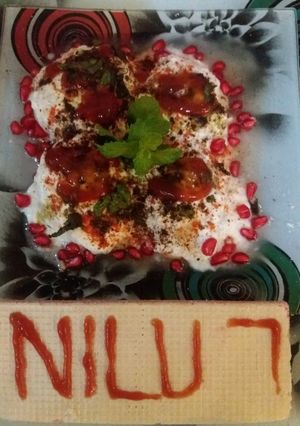 A picture of Dahi bhalla.