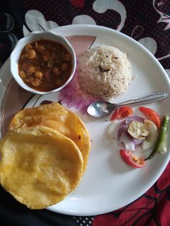छोले भटूरे (Chole Bhature recipe in Hindi) रेसिपी मुख्य फोटो