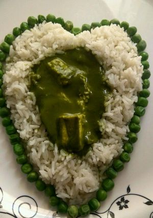 A picture of Palak paneer.