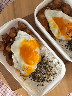 Foto resep Bento box, chicken teriyaki don with runny egg