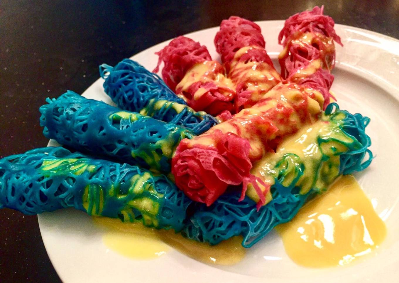 Roti Jaring Berwarna dengan Sos Sawi