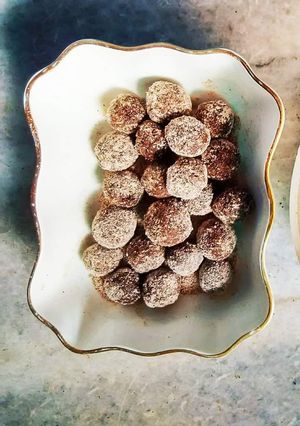 A picture of Amla dates sweet spicy tangy balls.
