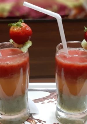 A picture of Kiwi and Strawberry Mocktail.