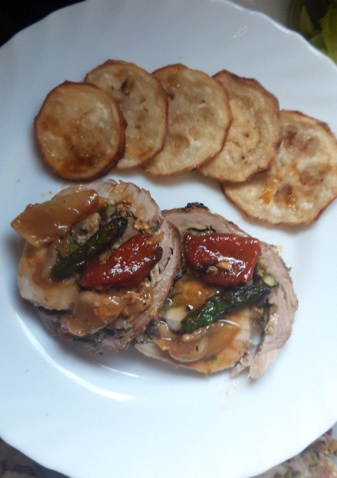 Una foto de Lomo relleno de setas y espárragos