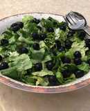 Ensalada de lechugas con ciboulette y aceitunas