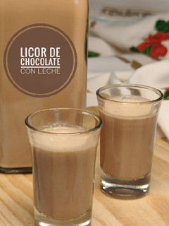 Una foto de Licor de chocolate con leche (con Thermomix)