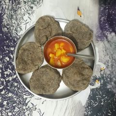A picture of Falahari puri.