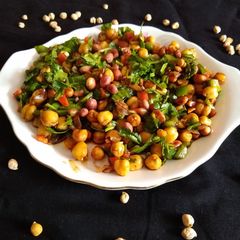 A picture of Thai chana salad.