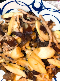茭白筍清炒肉絲與木耳 的食譜成品照片