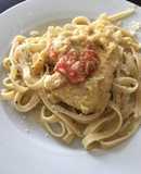 Pollo pomodoro y fettuccine al ajo