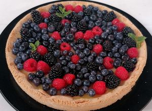 Foto di Crostata al lemon curd e frutti di bosco