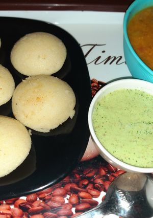 A picture of Idli Sambar.
