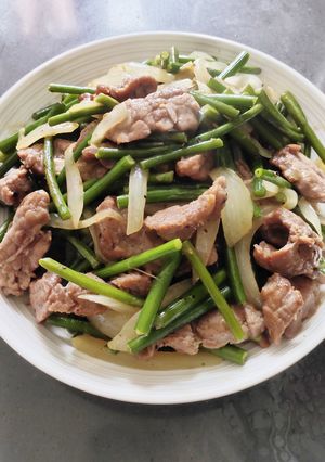 A picture of Garlic Leaves with Beef.