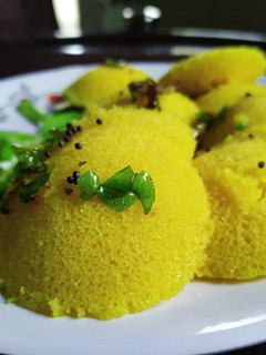 इडली ढोकला (Idli Dhokla recipe in Hindi) रेसिपी मुख्य फोटो