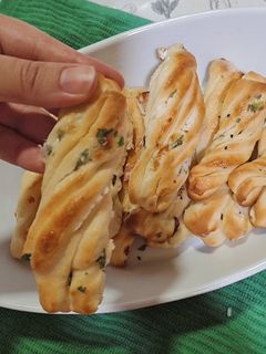 صورة لوصفة لفائف الجبنة المالحة 🤍