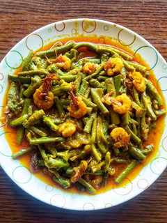 চিংড়ি মাছ দিয়ে কচুর লতি রেসিপির প্রধান ছবি
