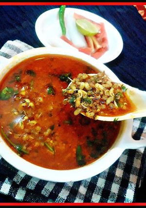 A picture of Dabba style moth rassa.