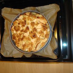 A picture of Apple Crumble Cake (Apfel Streusel Kuchen).