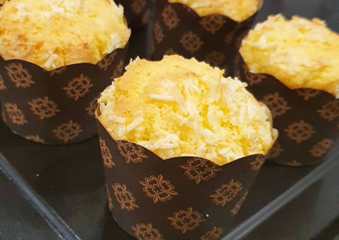 Fluffy Bolu Hongkong w/ Cheese Gurihh Yummyyy ♡