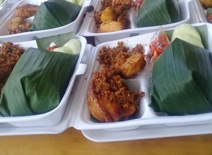 Foto resep Ayam goreng ungkeb bumbu serundeng