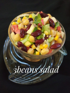 A picture of 3 beans salad.