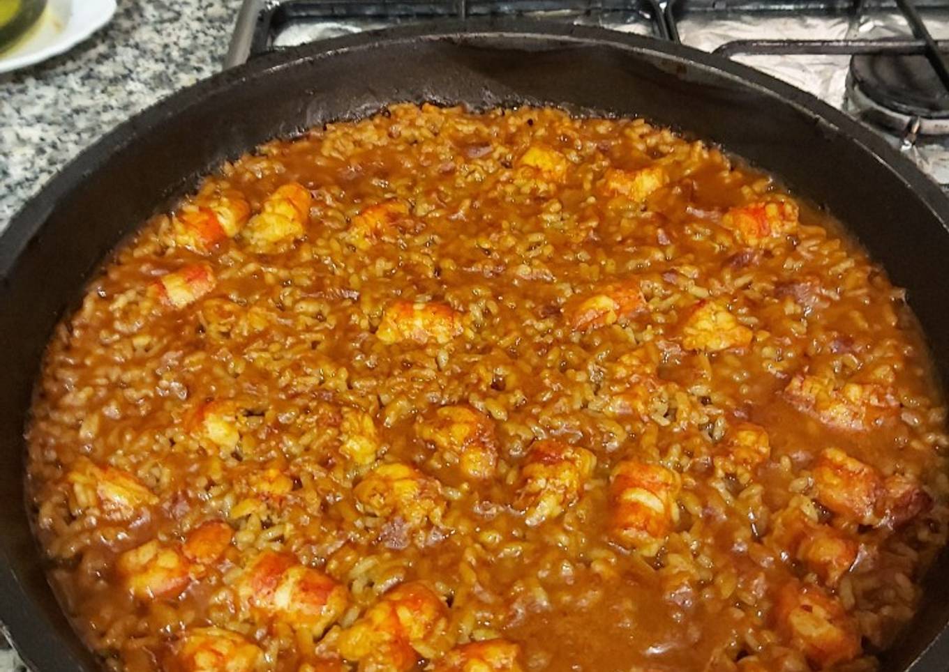 Arroz con gambones al horno